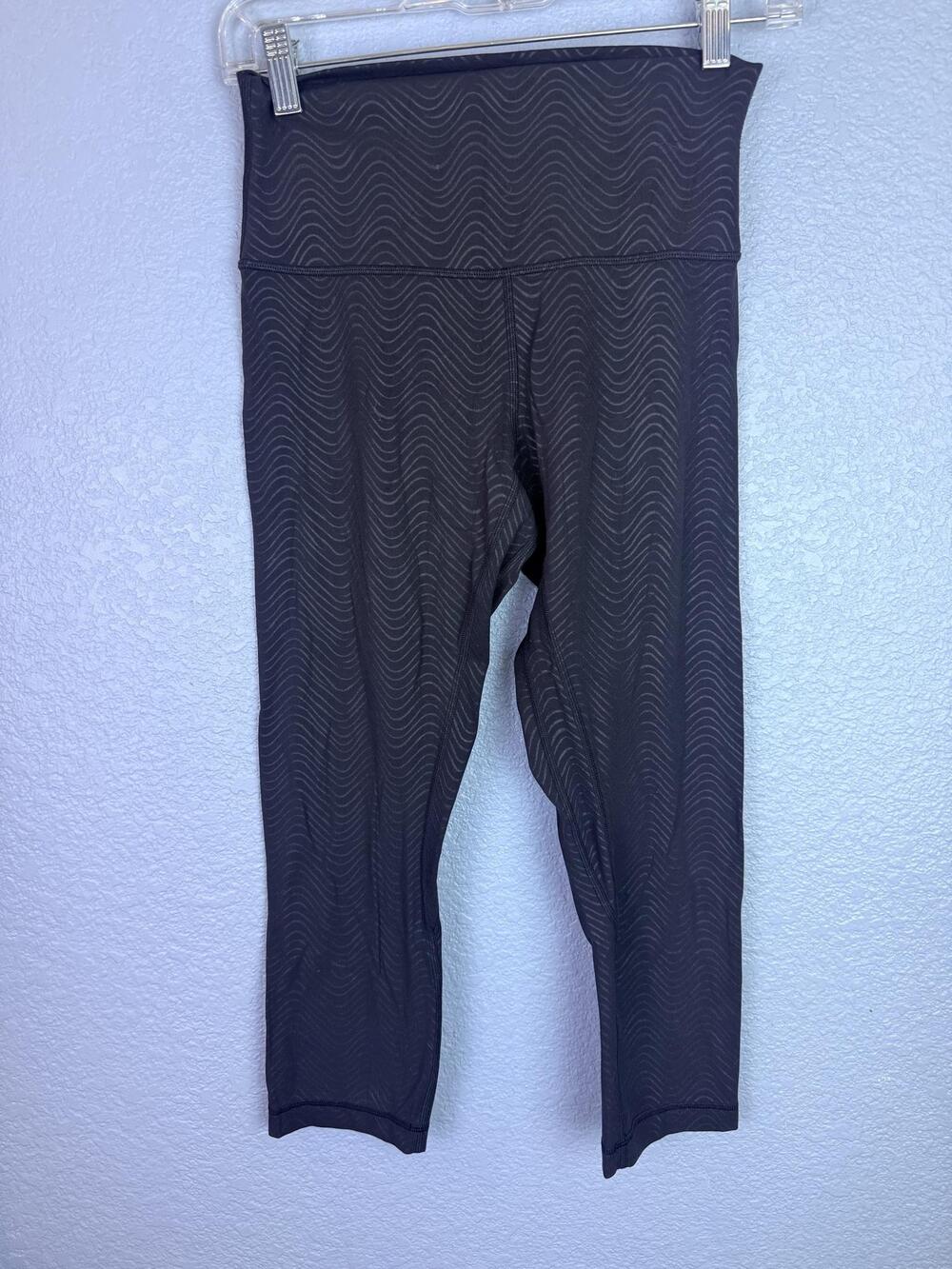 Lululemon Leggings Womens 6 Black Wave Stripe High Rise Capri Yoga Pants